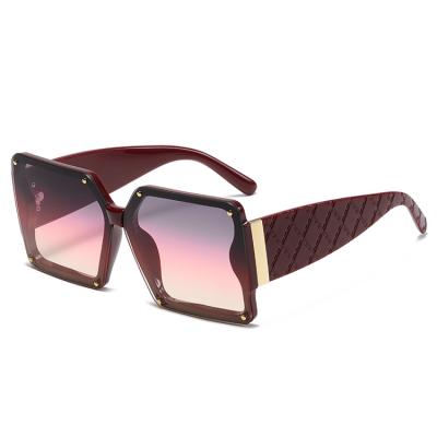 China High Quality Hot New Products Vintage Rivet Oversized Square Frame Shades Female Stylish Sunglasses for sale