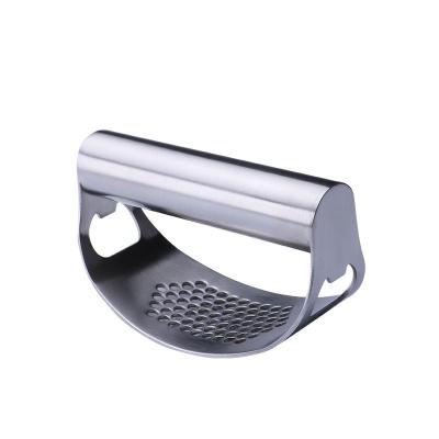 China Sustainable Multifunctional High Quality Stainless Steel 2 in 1 Curved Garlic Press Garlic Squeezer for sale