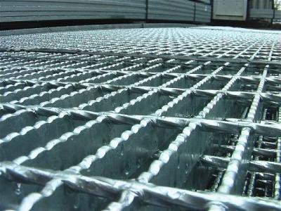 China Serrated Flat Bar Steel Grating,Serrated Safety Grating Walkway,Anti-Skid Sawtooth Grating for sale