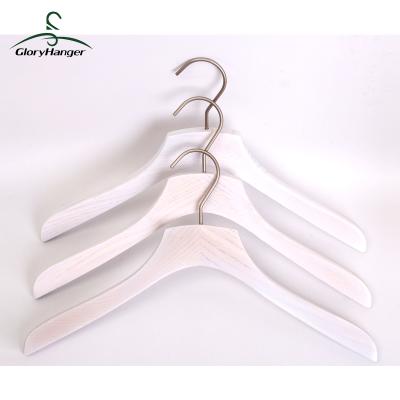 China Fancy Anti-Slip White Flat Head Good Quality Swivel Hook Wooden 360 Hanger for sale