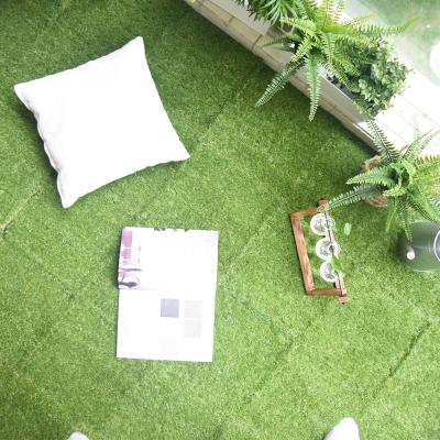 China Interlocking Artificial Grass Tile Flooring Outdoor Soft Grass Turf Mat, Green DIY Interlocking Artificial Grass Tile for sale