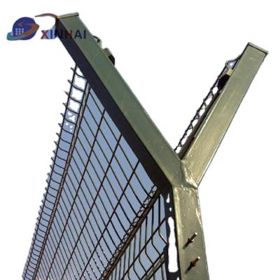 China Airport Security Easily Assembled Welded Wire Mesh Panel And Razor Barbed Wire Fencing for sale