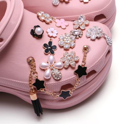 China Designer Inspired Popular Shoe Fast Shipping Girly Women's Children's Shoe Clog Charm Accessories for sale