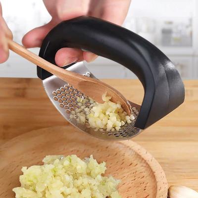 China Viable Wholesale High Quality Manual Stainless Steel Kitchen Ginger Garlic Press for sale