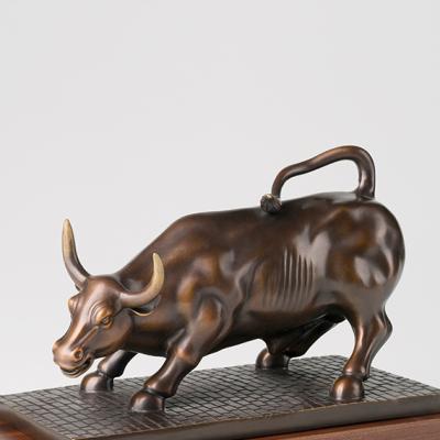 China Hot-selling Forged Bronze China Wall Street Bull Sculpture Chinese Imitate Antique Metal Art for sale