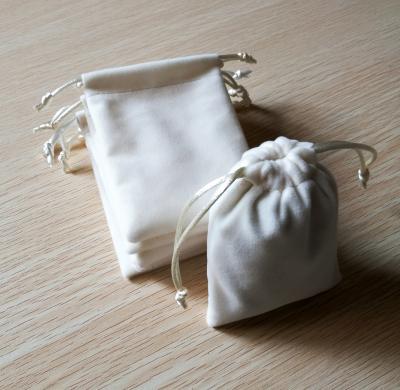 China Recyclable White Cotton Bottom Wool Velvet Bag Jewelry Long Drawstring Pouch for sale