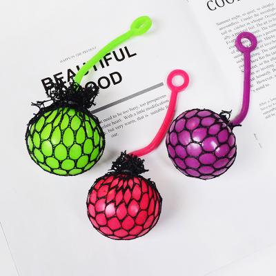 China 2022 New Soft Sensory Antistress Toy Pectin Pectin Squishy Fashion TPR Prank Prank String Grape Mesh Squishy Ball for sale