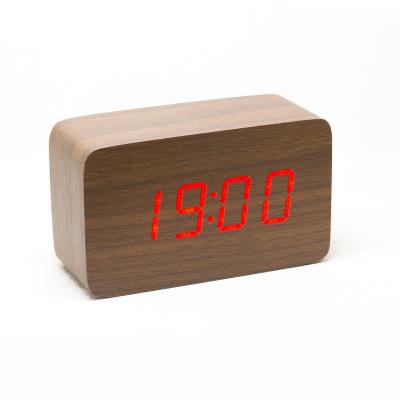 China Factory supply low price style battery hot selling usb in antique cube small size supply powered wooden wooden LED alarm clock 012 for sale