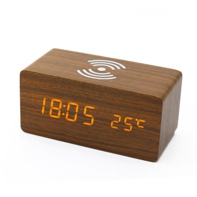 China Antique Style QI Charger Wooden LED Digital 1901 Wireless Alarm Clock for sale