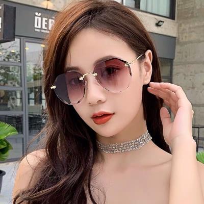 China 2021 Lady Brand Design Female Fashionable Rimless Sunglasses Shades Sun Glasses UV400 Fashion Sun Glasses Oversized Women Sunglasses for sale