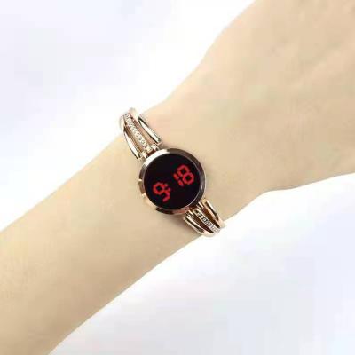 China Day/Date Gift Watch Girl 25mm Coin Around Spark Fashion Watches LED Digital Stainless Steel Chain Watch For Men for sale