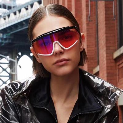 China Colorful Cycling Sunglasses 2021 New Fashion Sports Sunglasses Men Outdoor Sports Sunglasses for sale