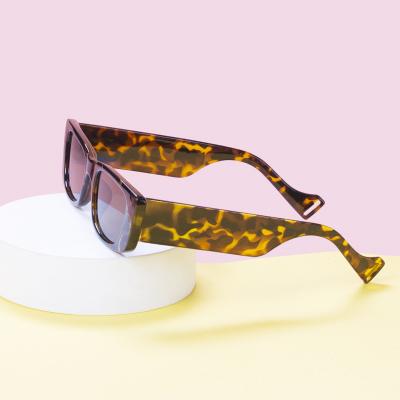 China Fashion Sunglasses Shape Retro Small Frame Sunglasses Women Shape Flat Lens Sunglasses Men Anti Blu Ray Glasses for sale