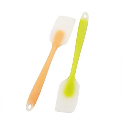 China Viable High Quality Large Size One-Piece Scraper Equipment Silicone Rubber Kitchen Spatula Silicone Bakeware Baking Tools for sale