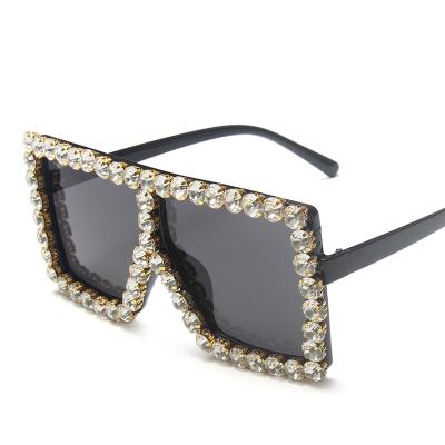 China 15 Years Experience Diamond Studded Sunglasses Women Fashion 2020 Big Oversized Sunglasses New 2022 Bling Rhinestone for sale