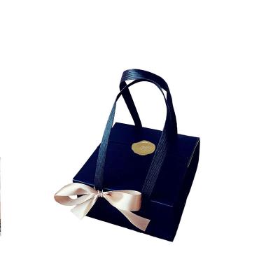 China Recycled Materials Fashion Dark Blue Luxury White Board Small Gift Paper Bags With Handles Food Delivery Paper Bags Stock for sale