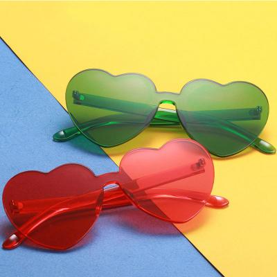 China Heart 2020 2021 OEM Fashion Trend Sun Glass Heart Red Rimless Sunglasses Women Wholesale for sale