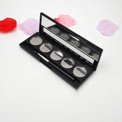 China Recyclable Hot Sale Empty Palette Packaging Make Up Box Plastic Eyeshadow Case For Women for sale