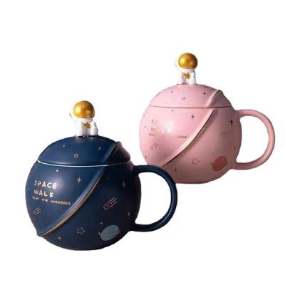 China New Creative Viable Astronaut Planet Mug With Lid Cute Cartoon Cup Water Mug Ceramic Summer Gift for sale