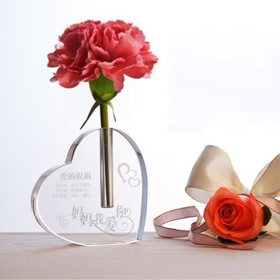 China Custom Exquisite Crystal Heart Vase Centerpieces For Wedding Decorations Pretty Wedding Table Wa011 for sale