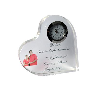 China Europe Personalized Crystal Clock Heart Shaped Wedding Gifts for Guests for sale