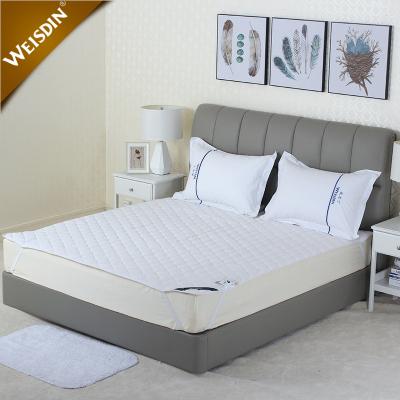 China Anti-bacteria 200gsm 400gsm King White Bed Quilted Colchon Protector Waterproof Underpad Cover Hotel Mattress Protector for sale