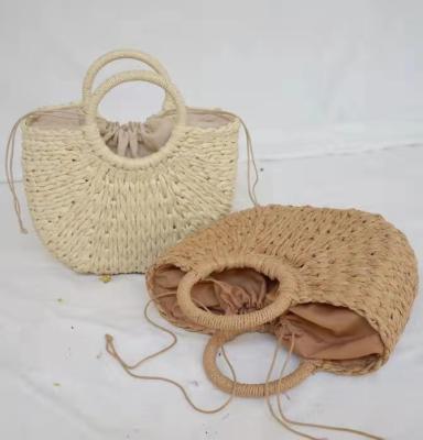 China 100% 2021 Eco-Friendly Rattan Woven Messenger Summer Beach Purse Trendy Designers Straws Small Round Shoulder Straw Bags For Women for sale