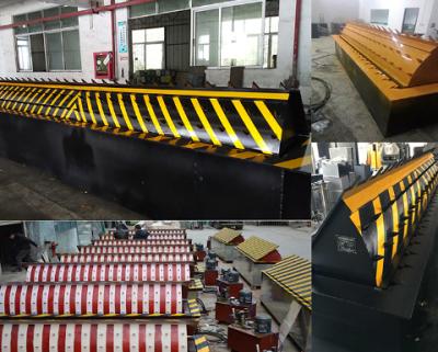 China Anti-terrorist Electronic Hydraulic Parking Blocker Hydraulic Road Blocker / Security Blocker for sale