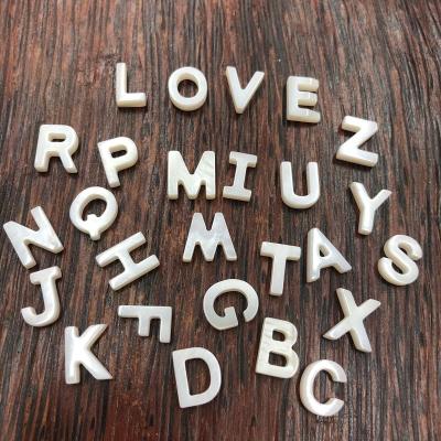 China Jewelry Making Wholesale High Quality Alphabet Letter Shell Beads Seawater Shell Beads Alphabet Letter Beads For DIY Jewelry for sale