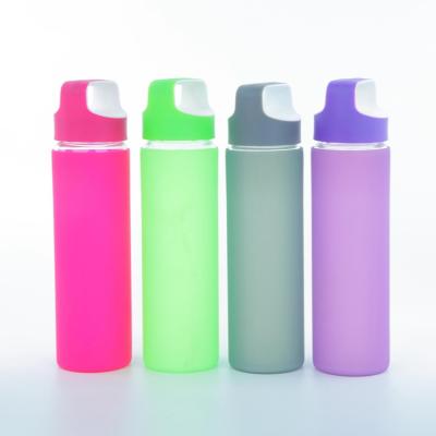 China Exceptional Travel Quality Borosilicate Glass Viable Customized Cold Water Bottle With Silicone Sleeve for sale