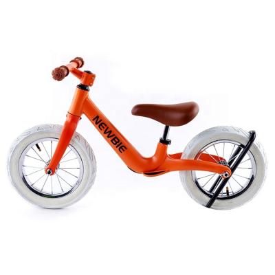 China Newest Magnesium Alloy NEWBORIGER 2-6 Years Old Kids With Air Tire Magnesium Alloy Balancing Walking Bike for sale