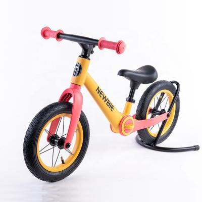 China Hot Selling Magnesium Alloy Rookie 12 No Pedals Running Bike Child Walking Lightweight Balance Bike for sale