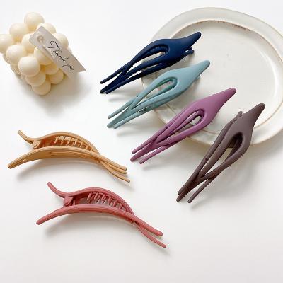 China Cheap Korean European and American style women's hair accessories new fashion Matte Solid Color Shower acrylic 13cm large hair claw clips for sale