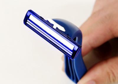 China Plastic Handle Safety Razor Male Gender No Electric Blue White for sale