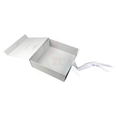 China Handmade Wholesale Custom Boxes Magnetic Closure Gift Box With Ribbon for sale