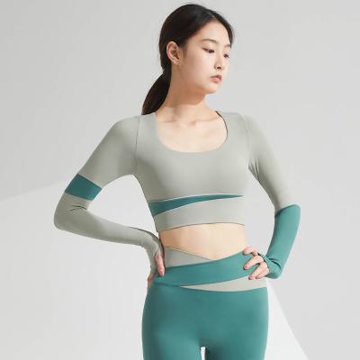 China 2022 Breathable Stylish Women Gym Wear Long Sleeve Contrast Color Slimming Compression Gym Yoga Running T-Shirt for sale