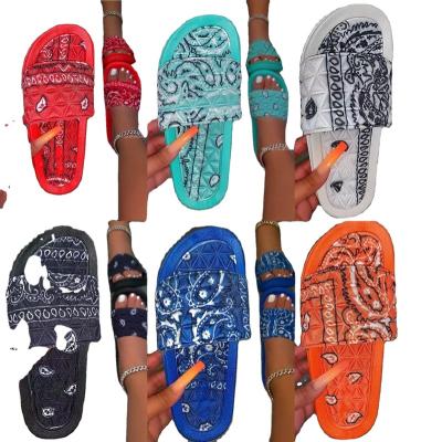 China 2021 New Wholesale Breathable Hit Bandana Printed Sandals Beach Flat Slides For Women for sale