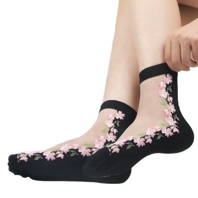 China 2020 Fashion Women Transparent Comfortable Soft Pattern Antibacterial Bottom Socks Crystal Lace Socks for sale