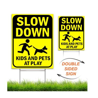 China Waterproof Slow Down - Children And Pets At Play Warn Yard Signs Lawn Sign With Metal Stakes for sale