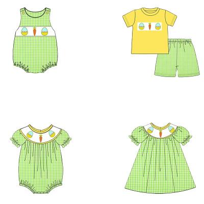 China 2022 Woven Polyester Cotton Baby Clothes/Summer Egg Cotton Easter Puff Sleeve and Carrot Applique Rompers Infant Smocked Girl Bubble for sale