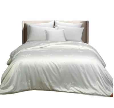 China High quality commercial and home use custom comforter silk logo comforter for sale