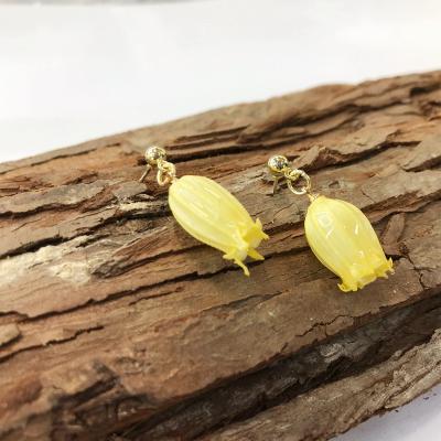 China Cute Clear Resin Campanula Natural Gold Plated Dried Flower Earrings Jewelry Handmade Earrings For Women for sale