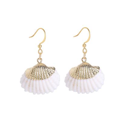 China Fashionable Santa d'Arca Natural Gold Color Earrings With Shell Sea Cowrie Shell Stud Earrings For Women for sale