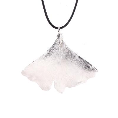 China Arca American and European Santa The American and Women's European Pop Ginkgo Leaf Necklace Chain High Quality Natural Leaf Necklace for sale