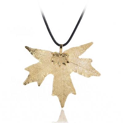 China Arca American and European Santa Direct Selling by Canadian Source Manufacturers Maple Leaf Necklace Jewelry Fashion Charm Necklaces for Birthday for sale