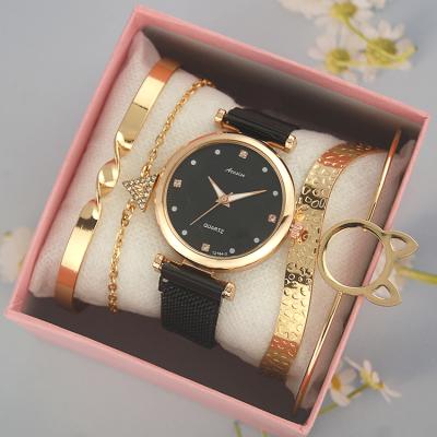 China Non-Specific Luxury Magnet Watches Magnet Buck Watch Reloj de cuarzo Casual Women Ladies Fashionable Quartz Wristwatches for sale