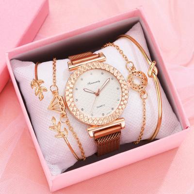 China Not Specified 7955 Wholesale Simple Bracelet Gift Box Trend Girls Fashion Alloy Watch Set for sale