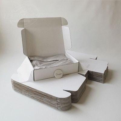 China Recycled Materials White Corrugated Mailing Box Clothes Packaging Luxury Gift Shipping Customized Apparel Box With Logo for sale