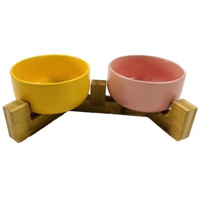 Cina Alimentatore funzionale in bambù per animali domestici con 2 ciotole in ceramica sostenibile e multifunzionale in vendita