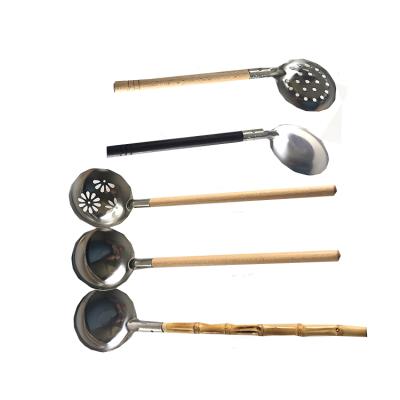 China New Design Kitchen Handle Tool Soup Spoon Wooden Hot Spoon Notched Notched Spoon for sale